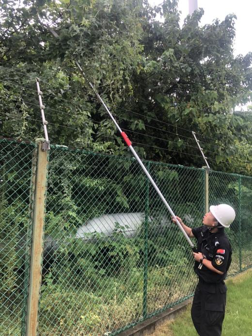 C:/Users/BA/Desktop/風(fēng)雨過(guò)后南京保安迅速行動(dòng)，恢復(fù)安“寧”面貌/2.jpg2