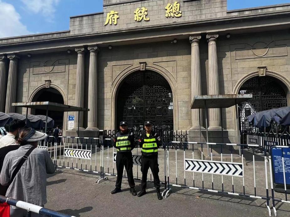 C:/Users/Administrator/Desktop/臺風“貝碧嘉”來襲，南京保安積極應對，“守”護萬家團圓！/7.jpg7