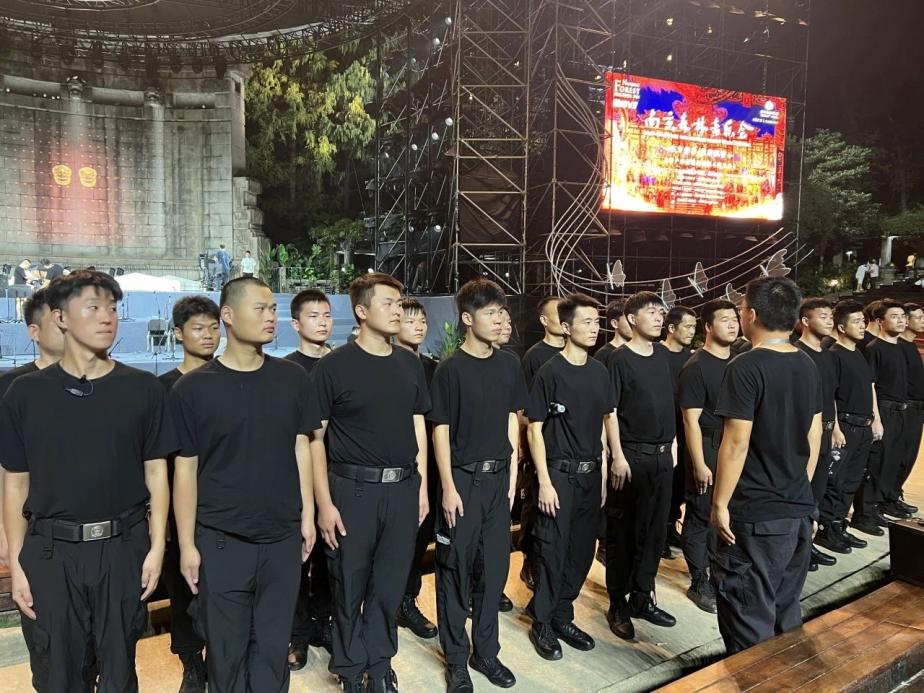 C:/Users/Administrator/Desktop/臺風“貝碧嘉”來襲，南京保安積極應對，“守”護萬家團圓！/10.jpg10