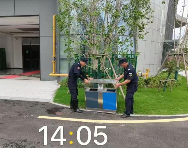 C:/Users/BA/Desktop/風(fēng)雨過(guò)后南京保安迅速行動(dòng)，恢復(fù)安“寧”面貌/4.jpg4